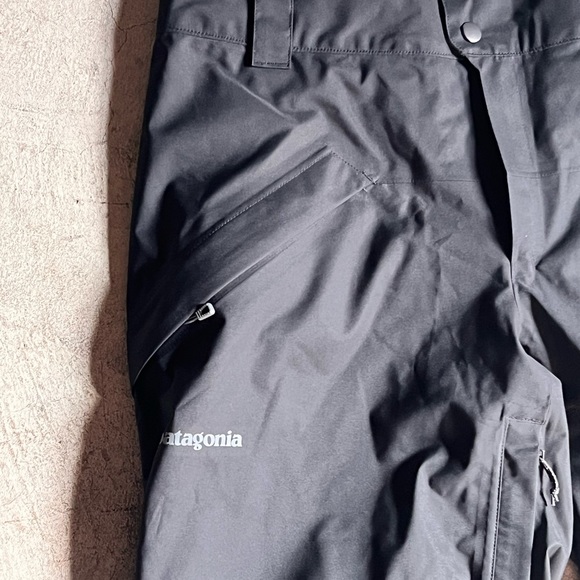 Great snow pants , great condition, I’m open for offers . - Picture 2 of 5